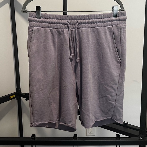 H&M Men’s Lavender Sweat Shorts Size M Regular Fit Drawstring Waist - Picture 1 of 3